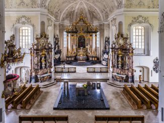 Bruchsal - Peterskirche / St. Peter - Von Innen / Von Norden - Blick von der Orgelempore in die Vierung und das südliche Längsschiff (aufgenommen im Mai 2019, am frühen Nachmittag)