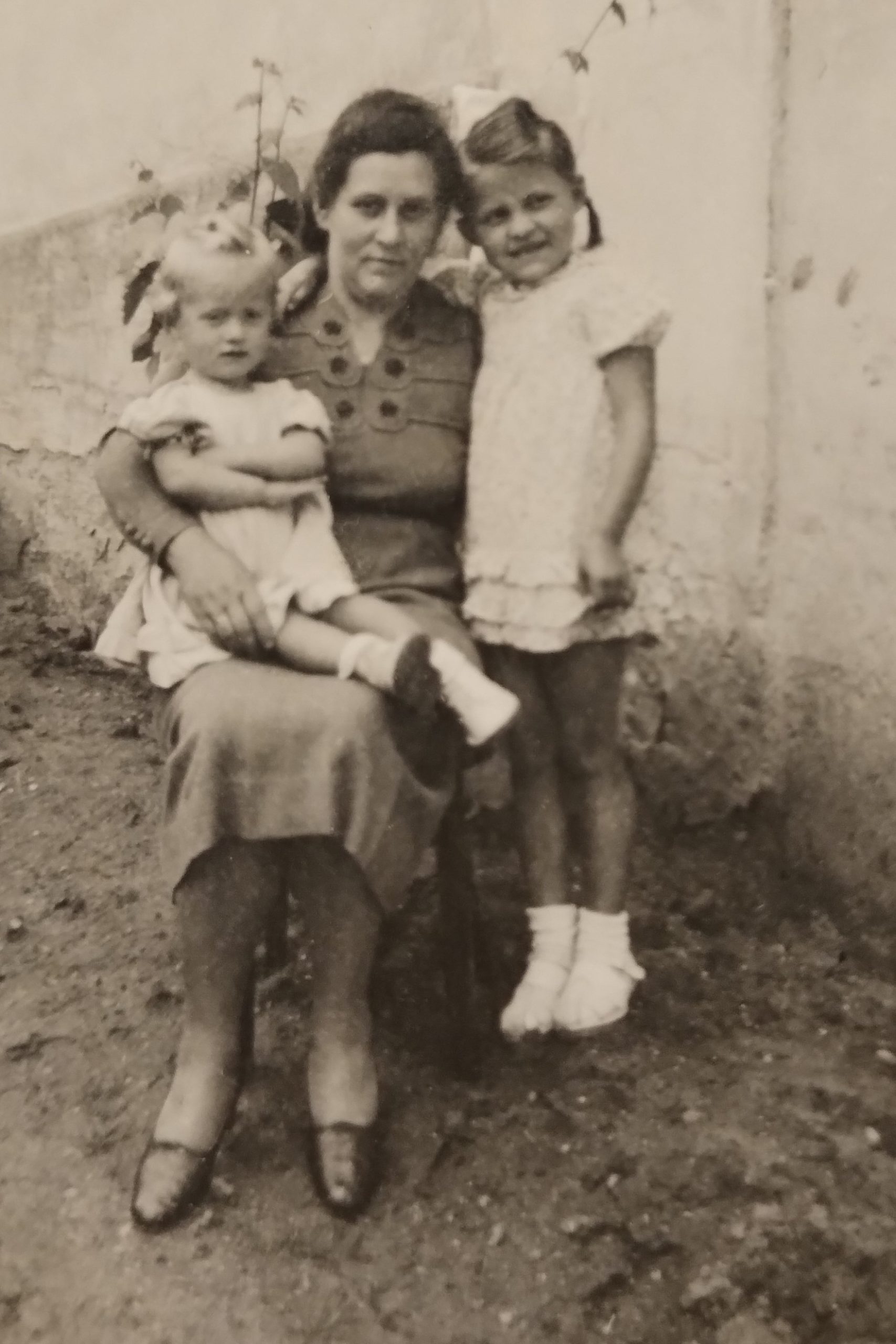 Henriette mit Mutter Theresia und Schwester Irmfriede